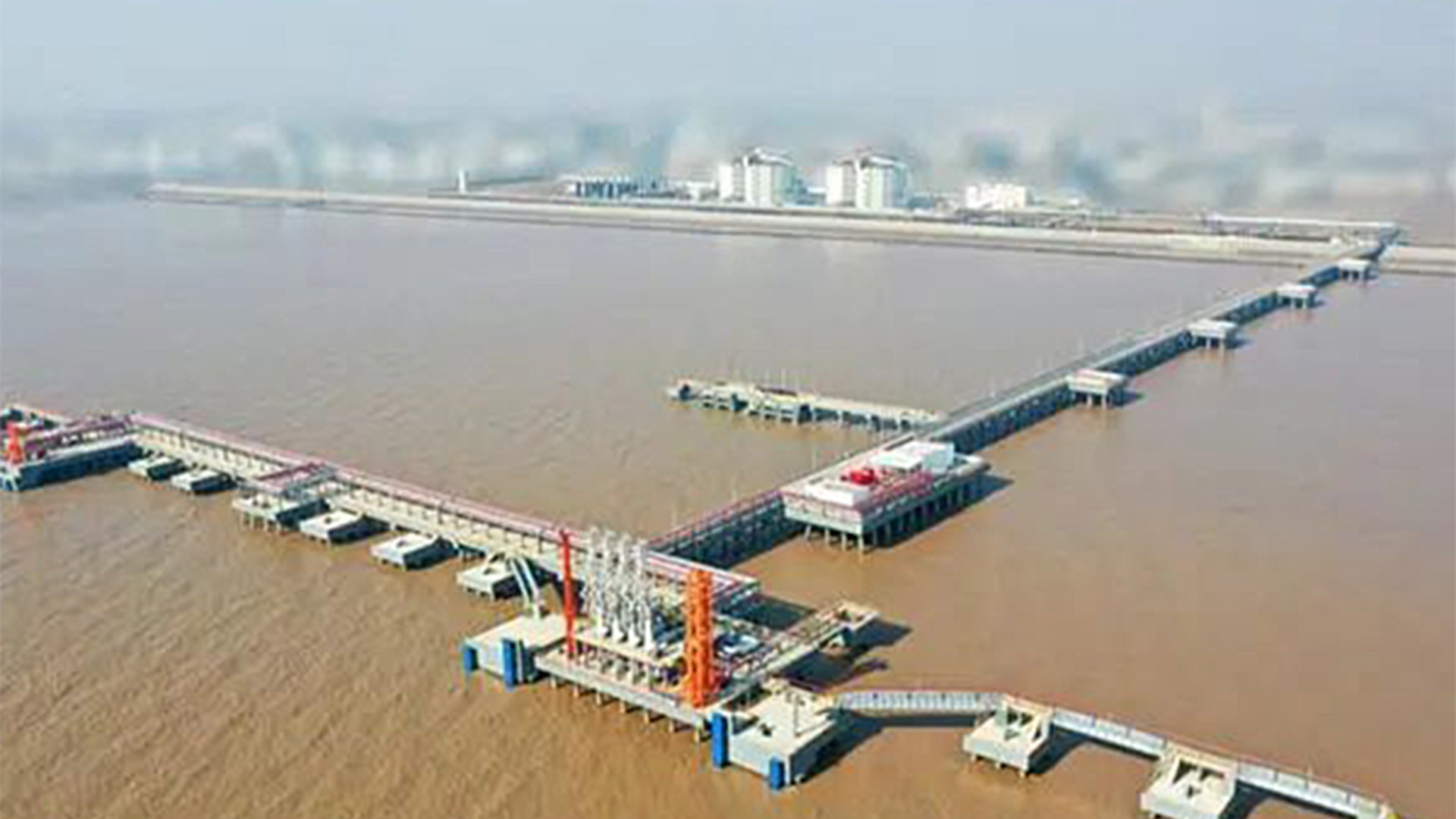 浙江嘉興海事局助力嘉興（平湖）LNG應(yīng)急調(diào)峰儲運(yùn)站項(xiàng)目復(fù)工復(fù)產(chǎn)