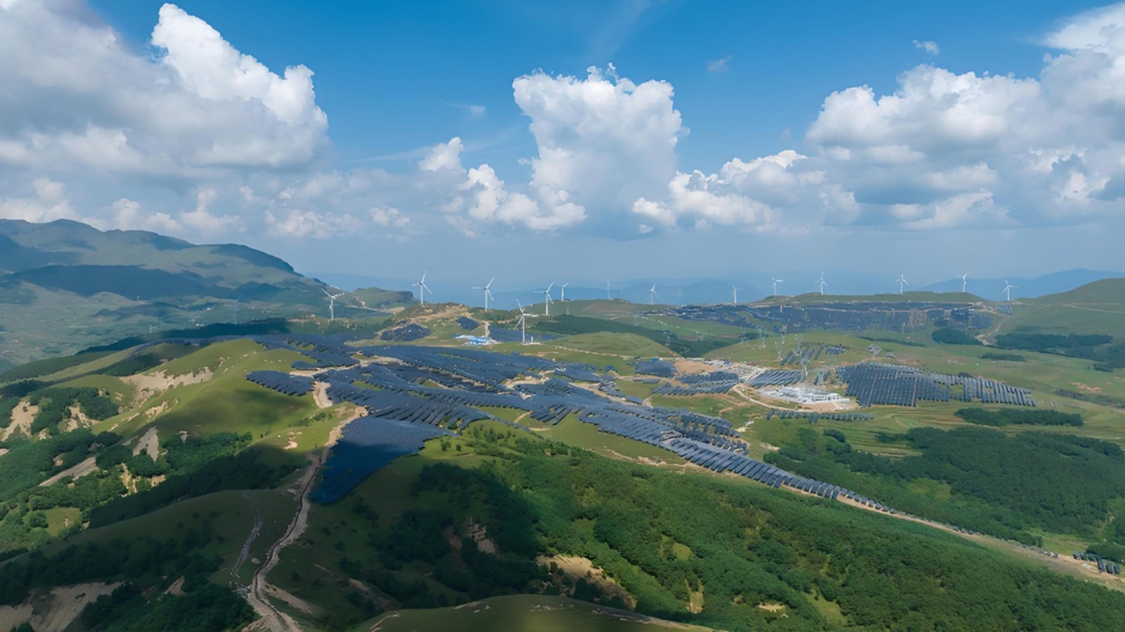 金沙江下游清潔能源基地首批風(fēng)光項(xiàng)目全容量并網(wǎng)